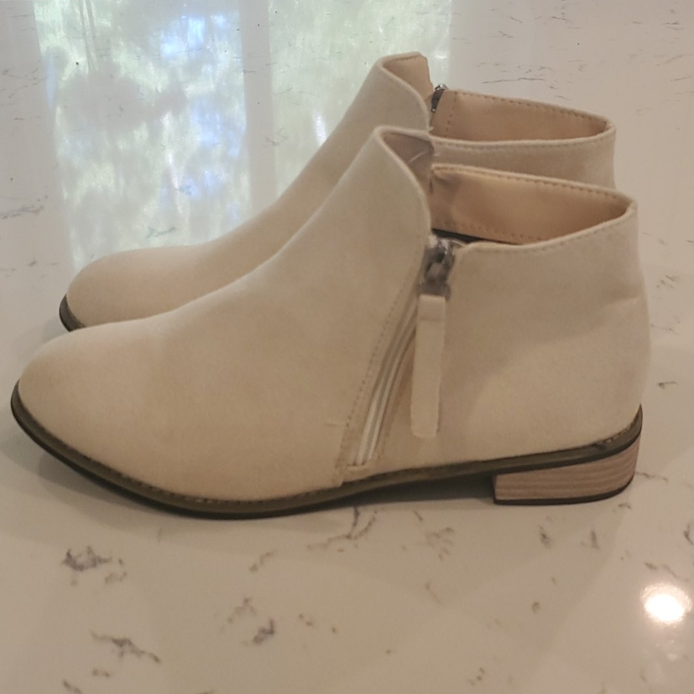 SUEDE BOOTIES!!!
